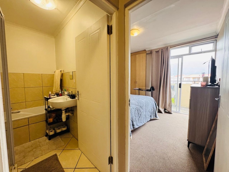2 Bedroom Property for Sale in Whispering Pines Western Cape